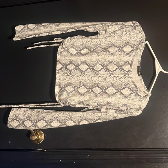 Papermoon snake skin long sleeve crop top- is able to ruche on sides with ties - Picture 1 of 4